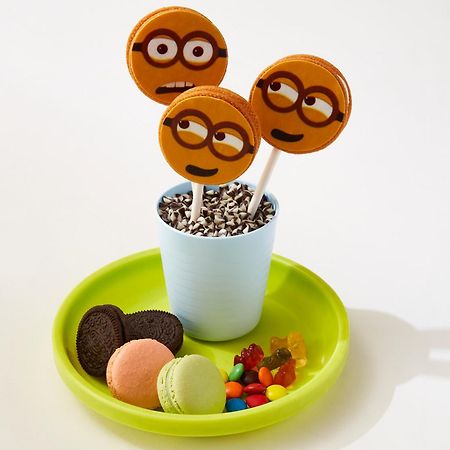 Conrad Bangkok Ξενοδοχείο Εξωτερικό φωτογραφία Minion-themed desserts